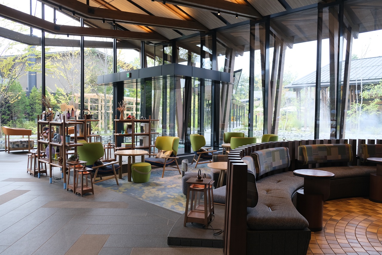 ホテルインディゴ軽井沢のロビー、別角度より