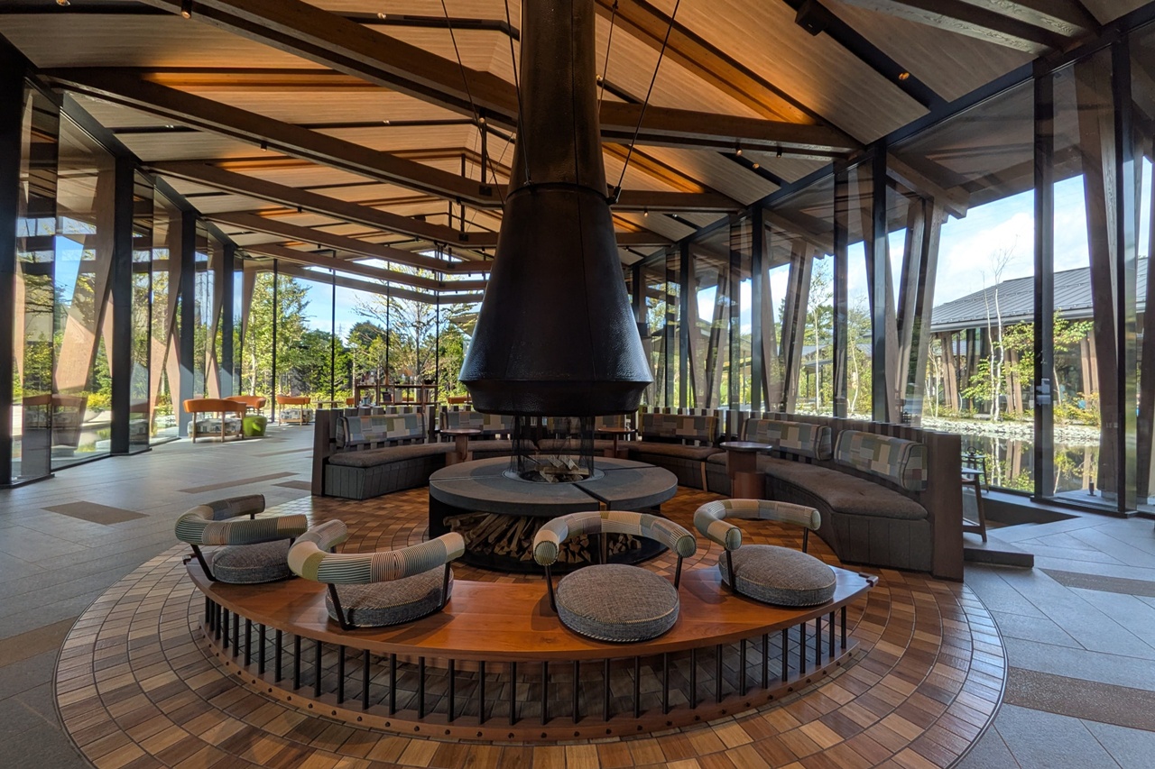 ホテルインディゴ軽井沢ロビーの暖炉